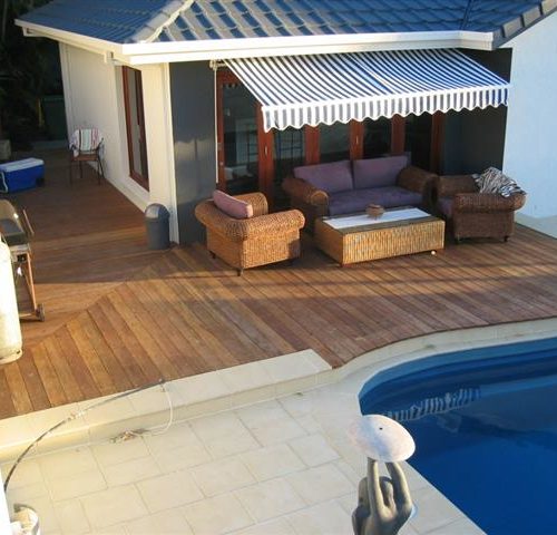 Low Set Deck coming into a Pool Area