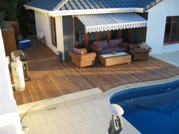 Low Set Deck coming into a Pool Area